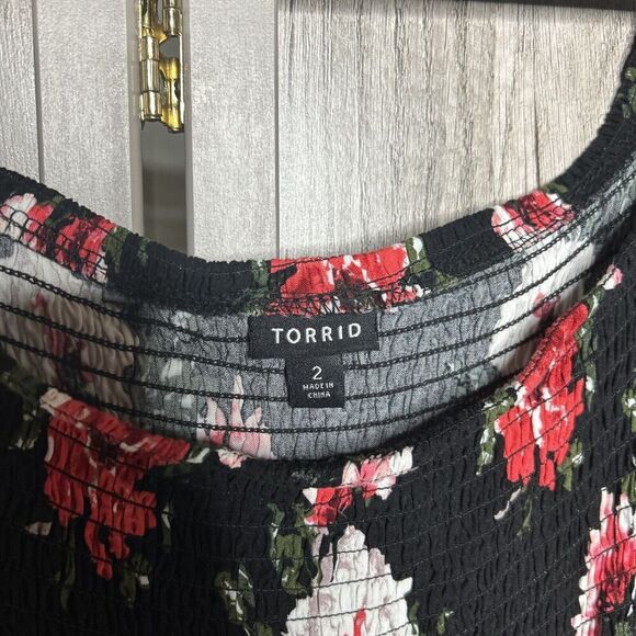Torrid Maxi Dress High Low Hem Black with Red White Floral Print Smocked Size 2X - Picture 5 of 9